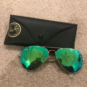 Large blue flash aviators